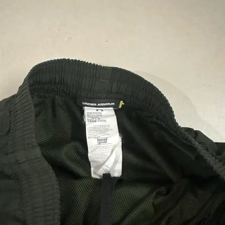 [BUNJANG] Nylon Pants Khaki / 언더아머 나일론팬츠 카키
