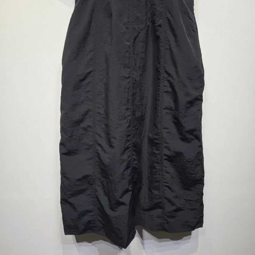 [BUNJANG] HAE BY HAEKIM Cutout Puff Sleeve Dress Black / HAE BY HAEKIM 해바이해킴 언밸런스 컷아웃 퍼프 원피스 블랙