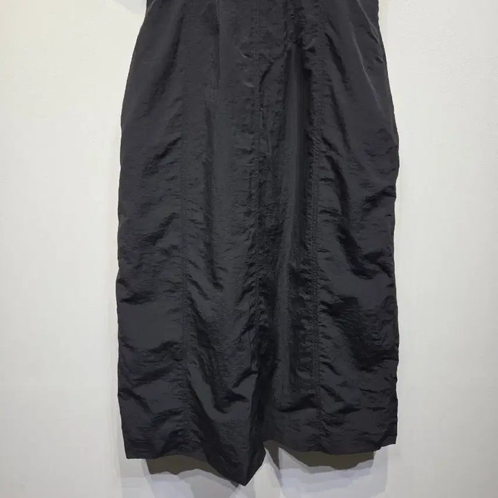 [BUNJANG] HAE BY HAEKIM Cutout Puff Sleeve Dress Black / HAE BY HAEKIM 해바이해킴 언밸런스 컷아웃 퍼프 원피스 블랙