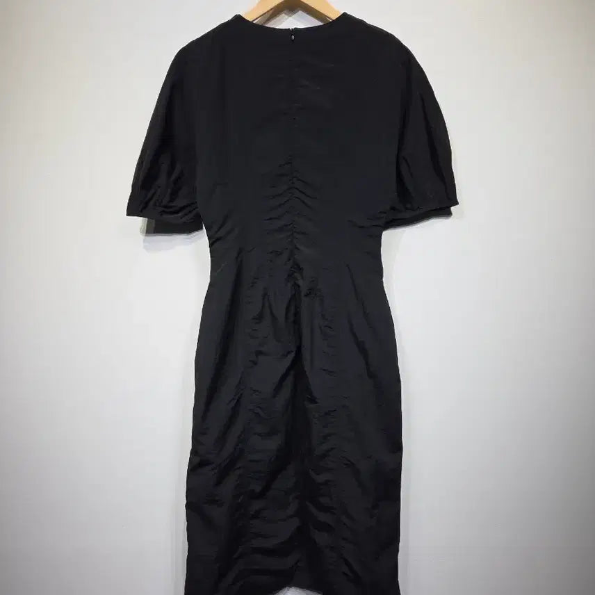 [BUNJANG] HAE BY HAEKIM Cutout Puff Sleeve Dress Black / HAE BY HAEKIM 해바이해킴 언밸런스 컷아웃 퍼프 원피스 블랙