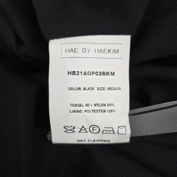 [BUNJANG] HAE BY HAEKIM Cutout Puff Sleeve Dress Black / HAE BY HAEKIM 해바이해킴 언밸런스 컷아웃 퍼프 원피스 블랙