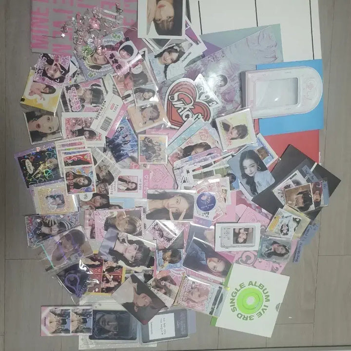 [BUNJANG] IVE Goods Bundle Set / 급처 사진보더 훨씬많음)아이브 굿즈 싸게 판매 더이상 가격내림없음