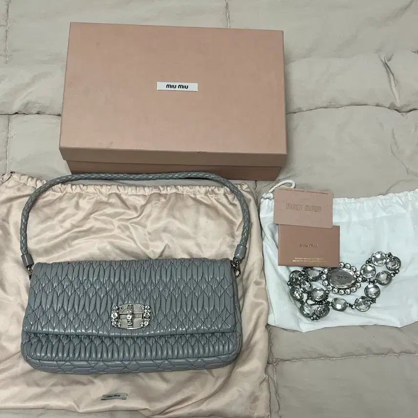 [BUNJANG] Miu Miu Matelassé Shoulder Bag / 미우미우 마테라쎄 숄더백