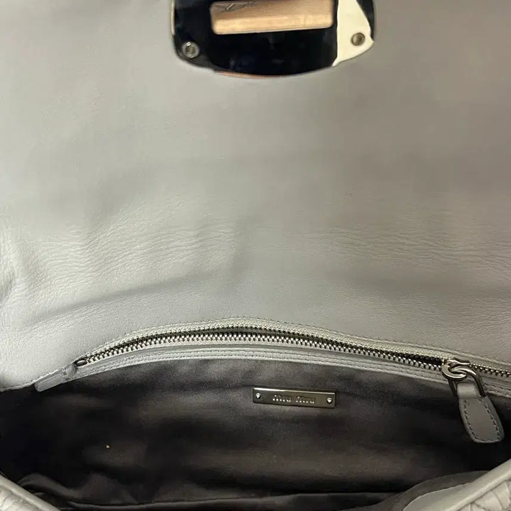 [BUNJANG] Miu Miu Matelassé Shoulder Bag / 미우미우 마테라쎄 숄더백