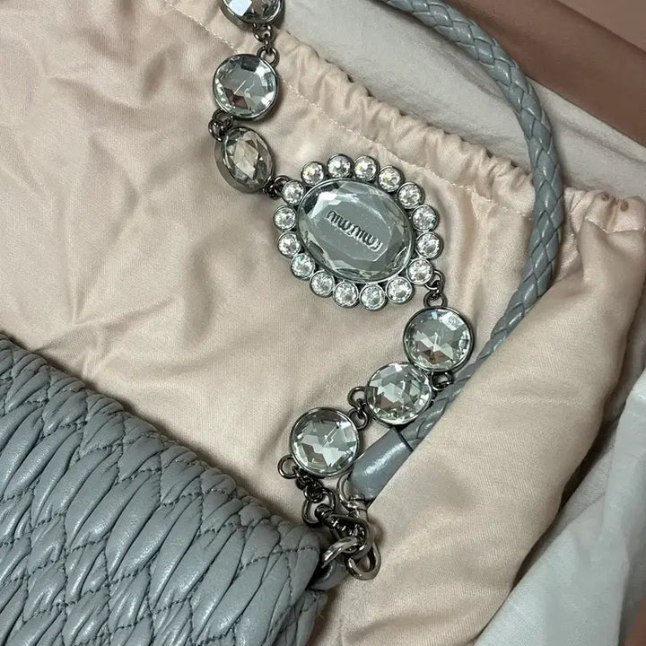 [BUNJANG] Miu Miu Matelassé Shoulder Bag / 미우미우 마테라쎄 숄더백