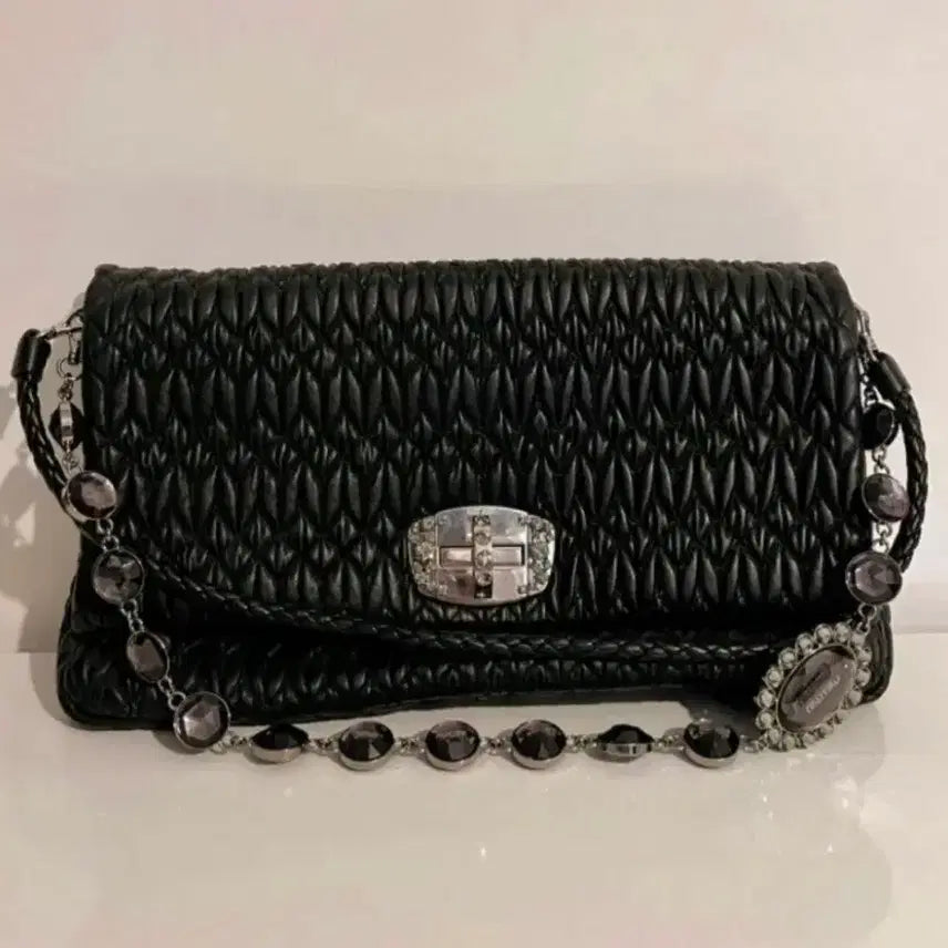 [BUNJANG] Miu Miu Matelassé Shoulder Bag / 미우미우 마테라쎄 숄더백