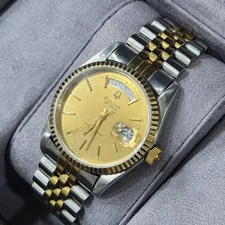 [BUNJANG] Bulova Super Seville Day-Date Quartz Watch / 부로바 슈퍼 세빌 데이데이트 쿼츠(보카시판)