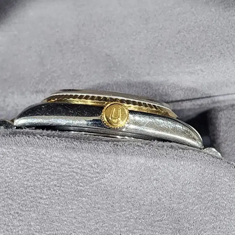 [BUNJANG] Bulova Super Seville Day-Date Quartz Watch / 부로바 슈퍼 세빌 데이데이트 쿼츠(보카시판)