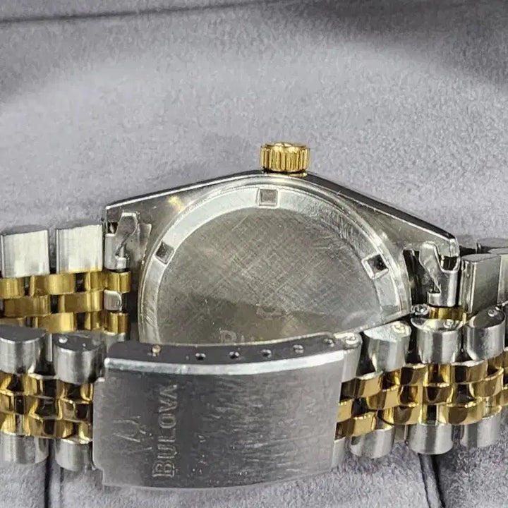 [BUNJANG] Bulova Super Seville Day-Date Quartz Watch / 부로바 슈퍼 세빌 데이데이트 쿼츠(보카시판)