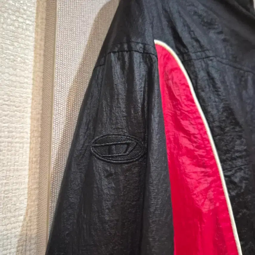 [BUNJANG] Diesel J-BLINK Windbreaker / 디젤 J블링크 블랙/레드 윈드브레이커