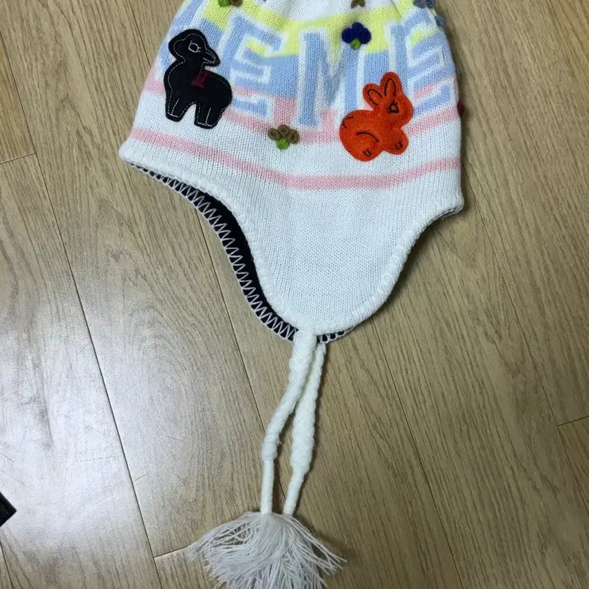 [BUNJANG] Supreme Felt Applique Earflap Beanie White 25FW / 슈프림 펠트 아플리케 이어플랩 비니 화이트 25fw