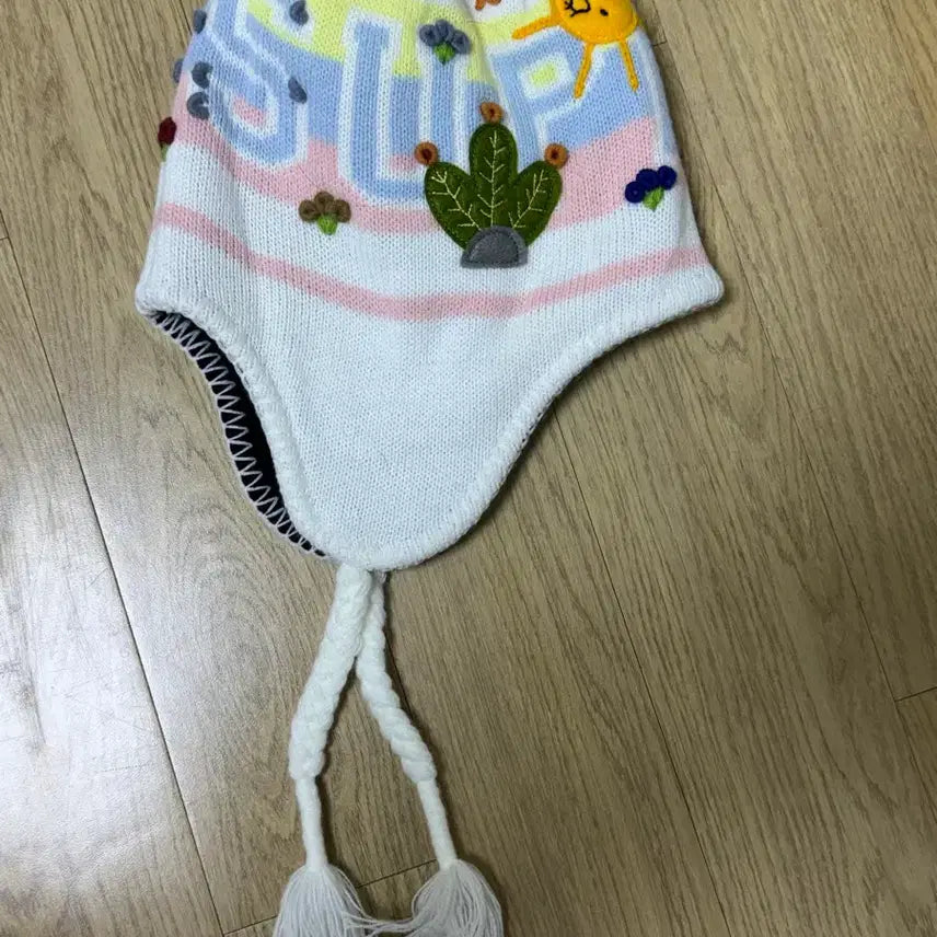 [BUNJANG] Supreme Felt Applique Earflap Beanie White 25FW / 슈프림 펠트 아플리케 이어플랩 비니 화이트 25fw
