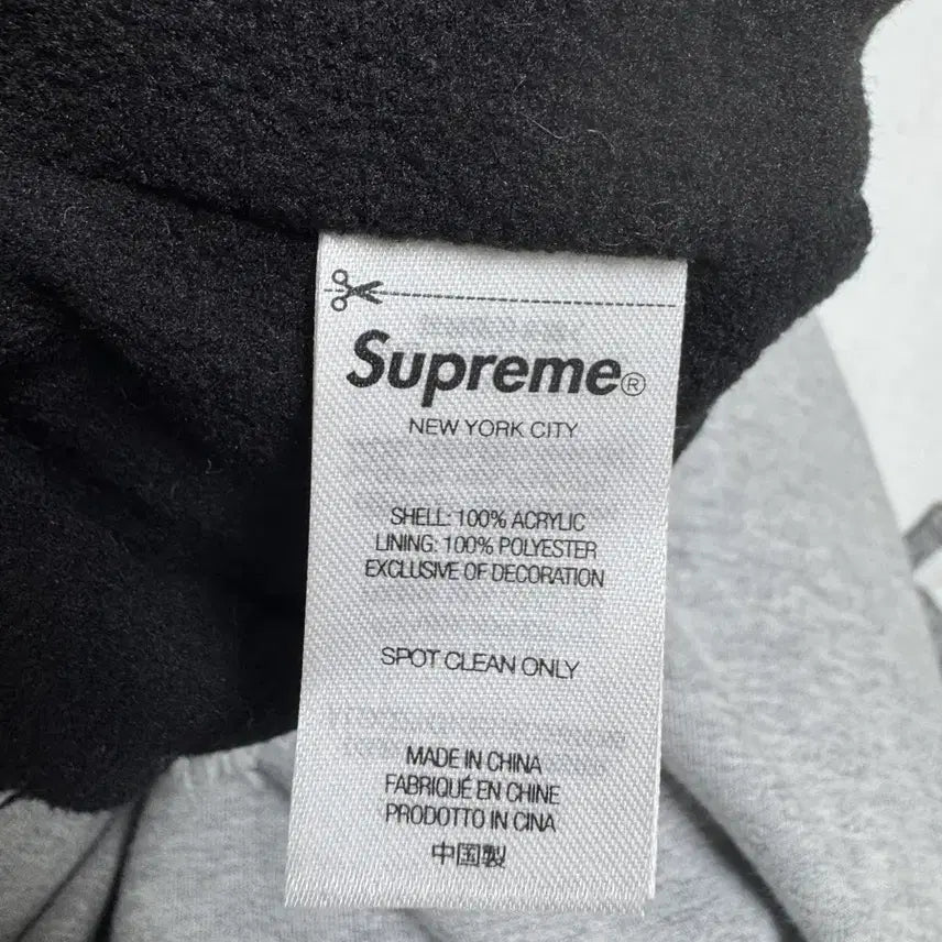 [BUNJANG] Supreme Felt Applique Earflap Beanie White 25FW / 슈프림 펠트 아플리케 이어플랩 비니 화이트 25fw