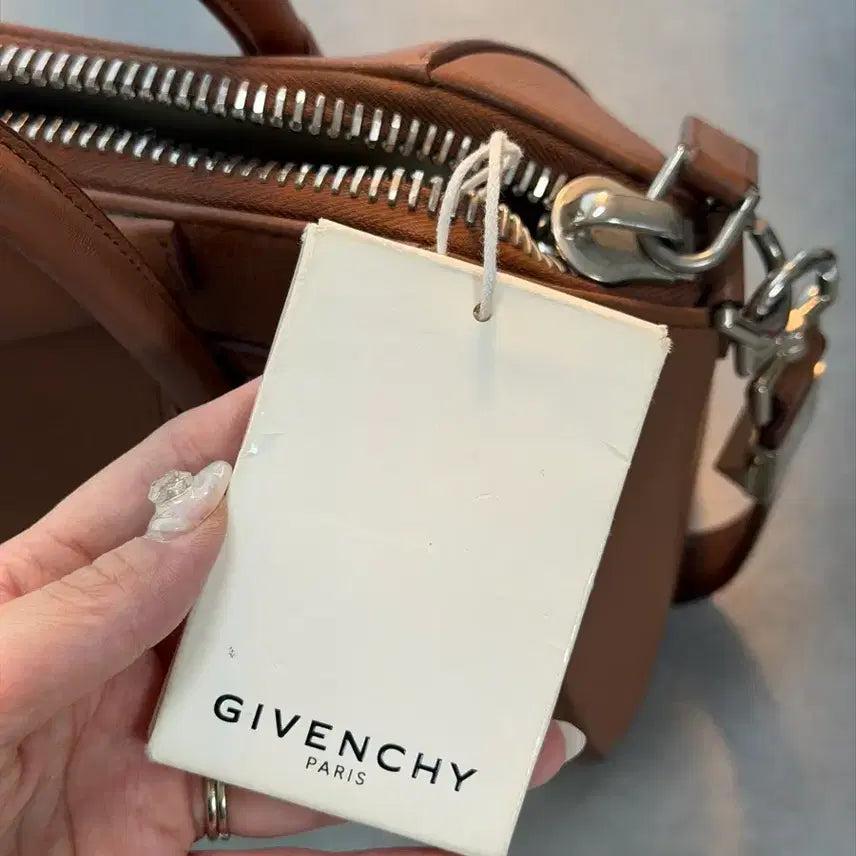 [BUNJANG] Givenchy Antigona Brown Medium Bag / 지방시 안티고나 탄 브라운 미듐