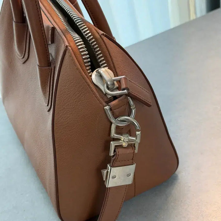 [BUNJANG] Givenchy Antigona Brown Medium Bag / 지방시 안티고나 탄 브라운 미듐