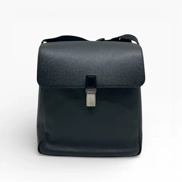 [BUNJANG] Louis Vuitton Taiga Messenger Crossbody Bag / 루이비통 타이가 메신저백 크로스백