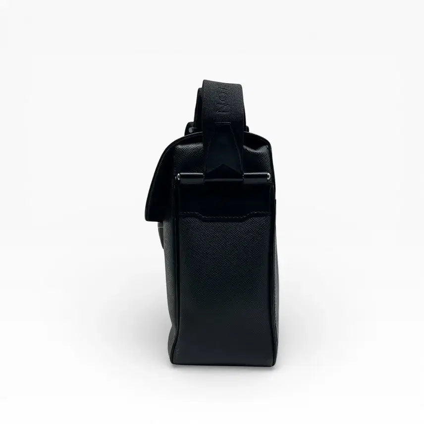 [BUNJANG] Louis Vuitton Taiga Messenger Crossbody Bag / 루이비통 타이가 메신저백 크로스백