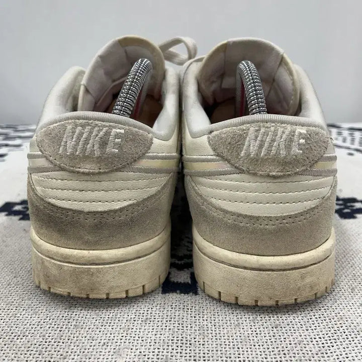 [BUNJANG] Nike Dunk Low Sale Iridescent Swoosh Sneakers 250 / 나이키 덩크 로우 세일 이리디센트 스우시 스니커즈 250 E02184