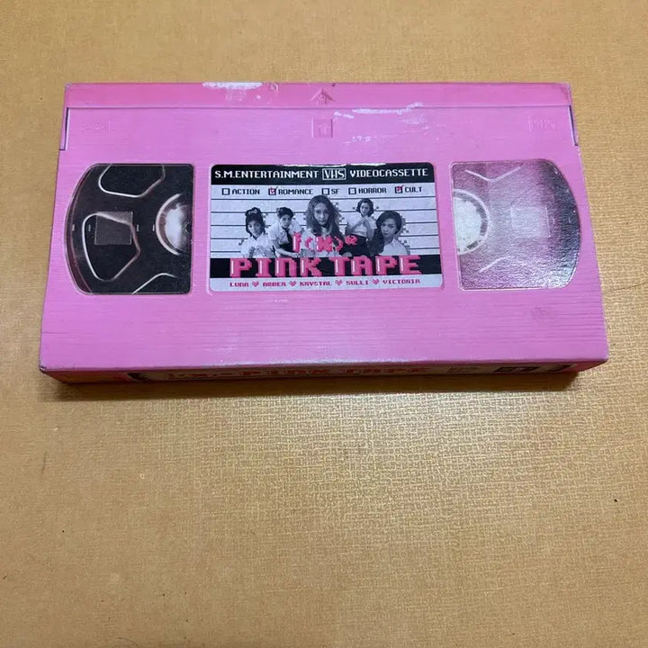 [SOLD OUT] 에프엑스 2집 핑크 테이프 판매합니다.
