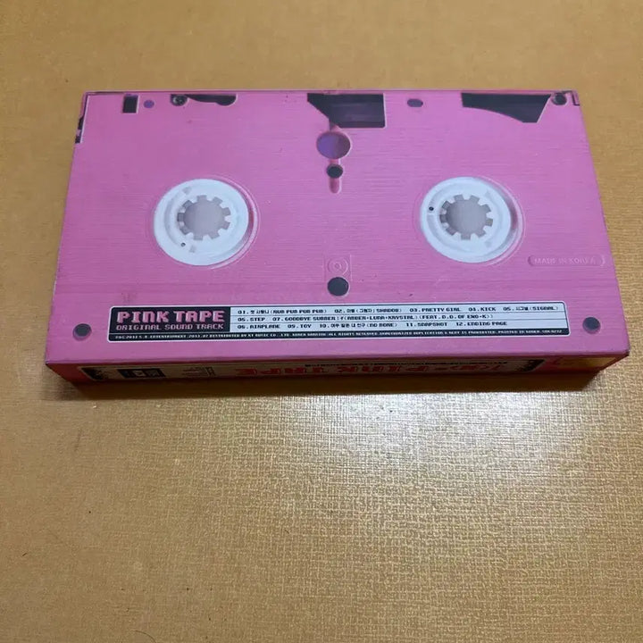 [SOLD OUT] 에프엑스 2집 핑크 테이프 판매합니다.