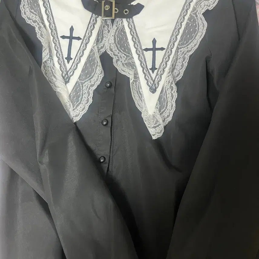 [BUNJANG] MAZ Cross Blouse / 마즈십자가블라우스판매