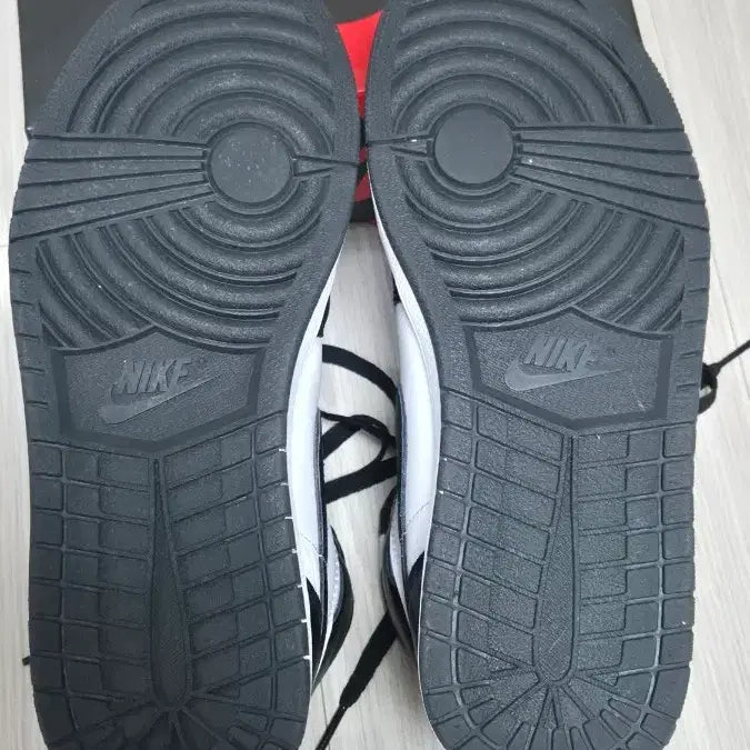 [BUNJANG] Jordan 1 Black White (2014) / [265] 조던1 범고래 (2014)