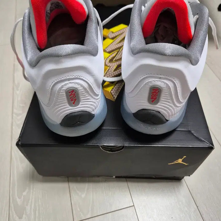 [BUNJANG] Jordan Zion 4 White/Black/Red Basketball Shoes 280 / 조던 자이온4 자이언4 화이트/블랙/레드 농구화 280