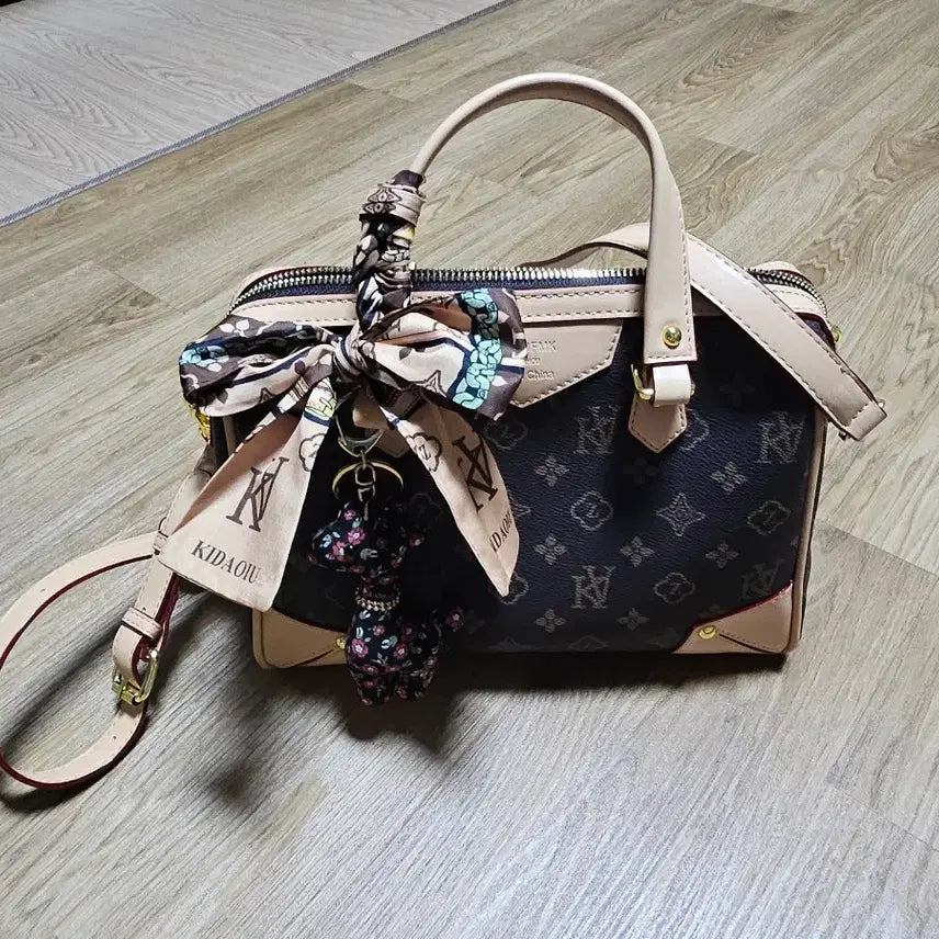 [BUNJANG] Tote Bag / Crossbody Bag (New Condition) / 보세 토트백 겸 크로스백(새컨디션)