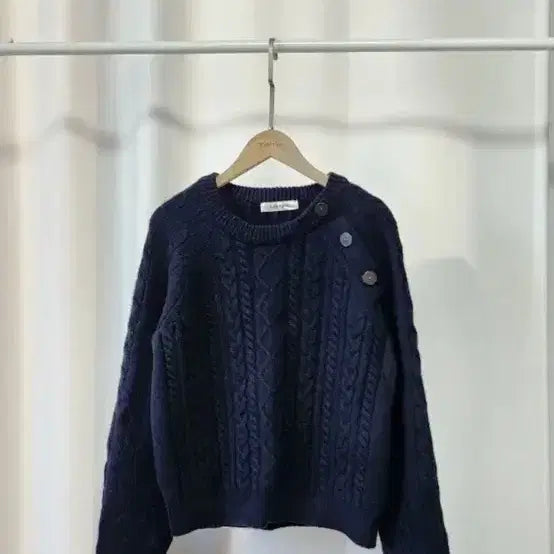 [BUNJANG] Round Cable Knit Navy Sweater / 라운드 꽈배기 골지 니트 네이비 나그랑 단추 디테일 데일리 유니크