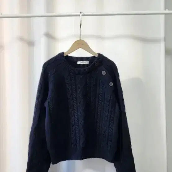 [BUNJANG] Round Cable Knit Navy Sweater / 라운드 꽈배기 골지 니트 네이비 나그랑 단추 디테일 데일리 유니크