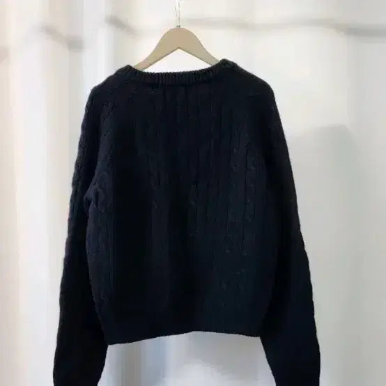 [BUNJANG] Round Cable Knit Navy Sweater / 라운드 꽈배기 골지 니트 네이비 나그랑 단추 디테일 데일리 유니크