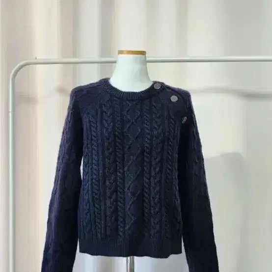 [BUNJANG] Round Cable Knit Navy Sweater / 라운드 꽈배기 골지 니트 네이비 나그랑 단추 디테일 데일리 유니크