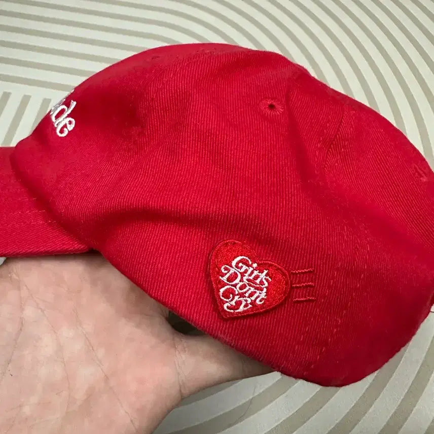 [SOLD OUT] 휴먼메이드 x 걸스돈크라이 레드 볼캡 베르디