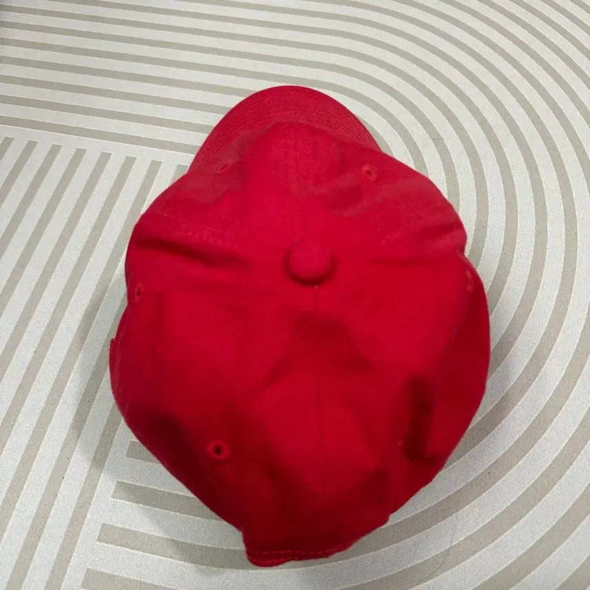 [SOLD OUT] 휴먼메이드 x 걸스돈크라이 레드 볼캡 베르디