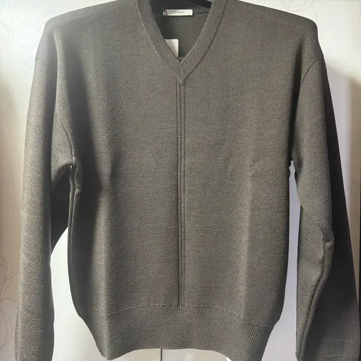 [BUNJANG] Lemaire Cropped V-Neck Sweater / 르메르 크롭  V넥 스웨터