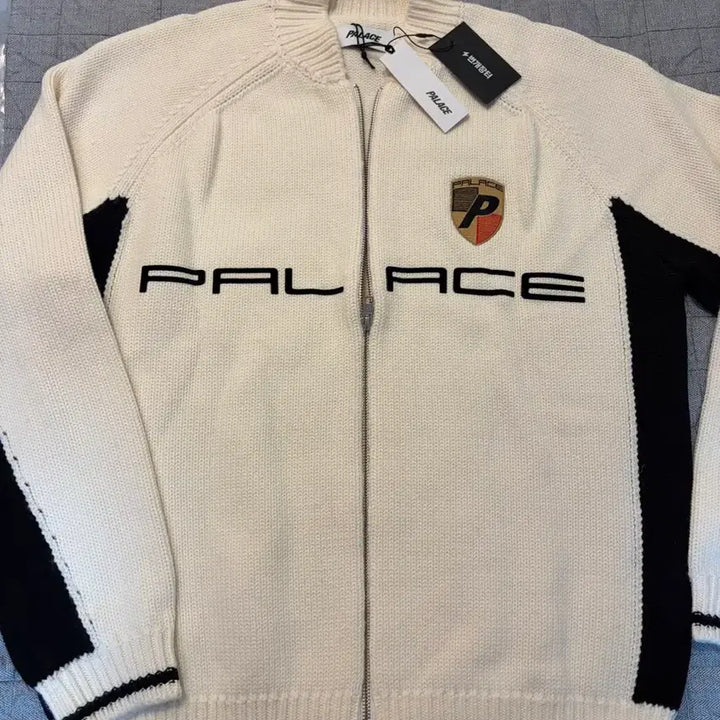 [SOLD OUT] 팔라스 니트집업 (XL)