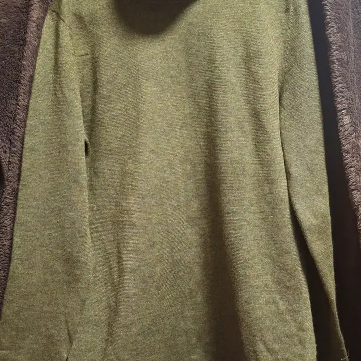 [BUNJANG] COS Khaki Turtleneck Knit Sweater / COS 코스 카키색 터틀넥 니트