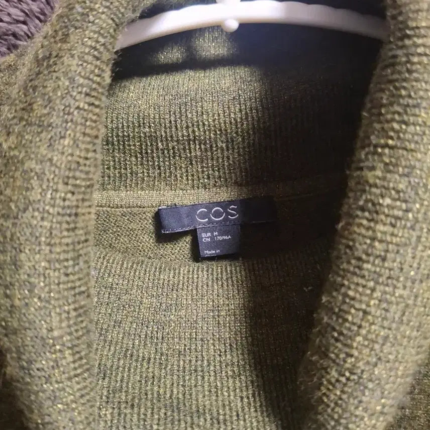 [BUNJANG] COS Khaki Turtleneck Knit Sweater / COS 코스 카키색 터틀넥 니트