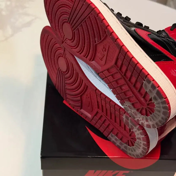[BUNJANG] Jordan 1 Retro High OG Patent Bred (Size 260) - Used / [260] 조던 1 레트로 하이 OG 페이턴트 브레드