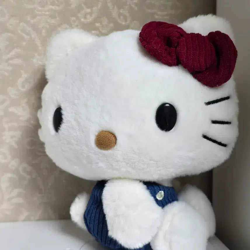[BUNJANG] Hello Kitty Plush Doll / 헬로키티 인형 팝니다