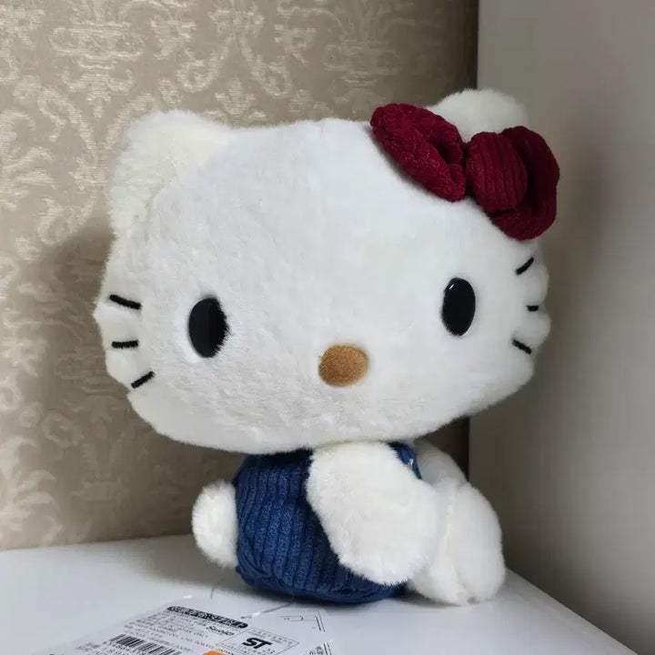 [BUNJANG] Hello Kitty Plush Doll / 헬로키티 인형 팝니다