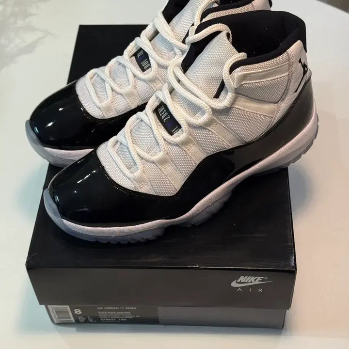 [BUNJANG] Air Jordan 11 Retro Concord 2018 / [260] 조던 11 레트로 콩코드 2018