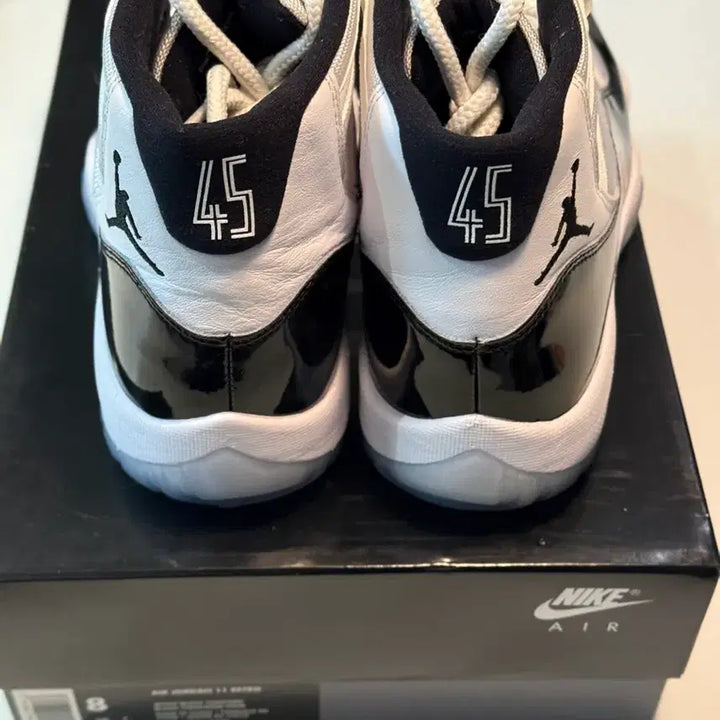 [BUNJANG] Air Jordan 11 Retro Concord 2018 / [260] 조던 11 레트로 콩코드 2018