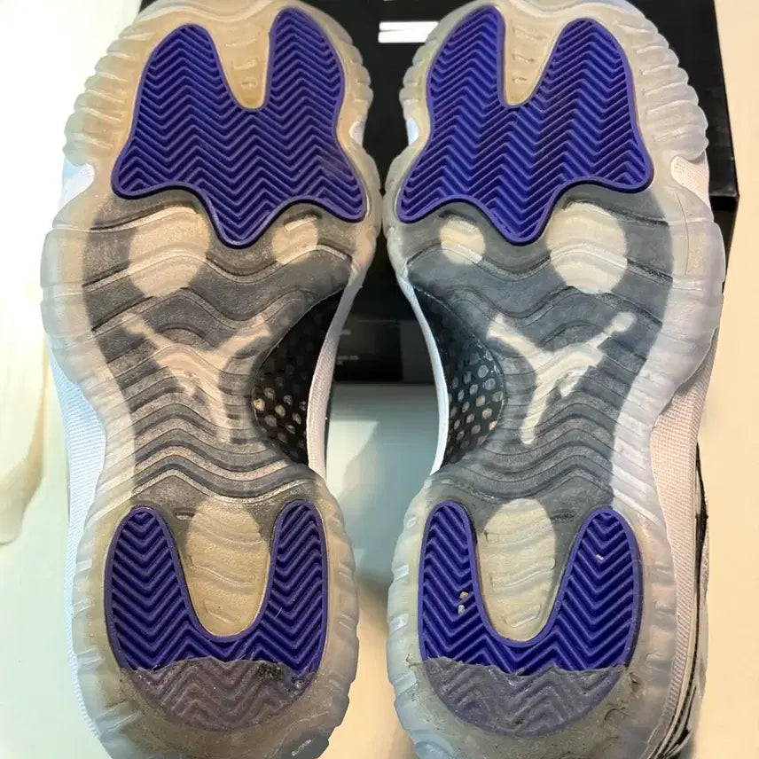 [BUNJANG] Air Jordan 11 Retro Concord 2018 / [260] 조던 11 레트로 콩코드 2018