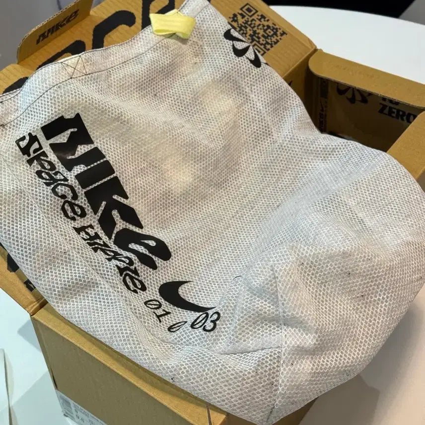 [BUNJANG] Nike Space Hippie 03 Vast Grey Hyper Crimson (Size 260) / [260] 나이키 스페이스 히피 03 배스트 그레이 하이퍼 크림슨