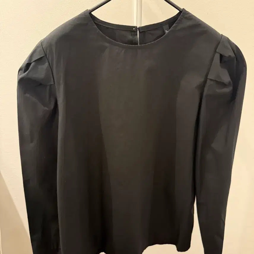 [BUNJANG] Black Puff Blouse / 블랙 퍼프 블라우스