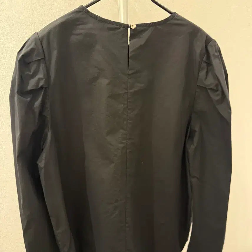 [BUNJANG] Black Puff Blouse / 블랙 퍼프 블라우스