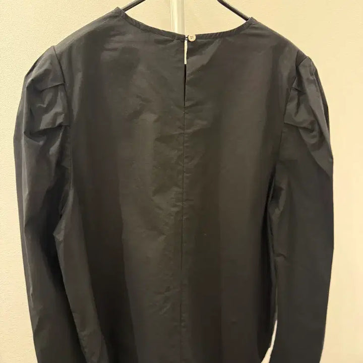 [BUNJANG] Black Puff Blouse / 블랙 퍼프 블라우스