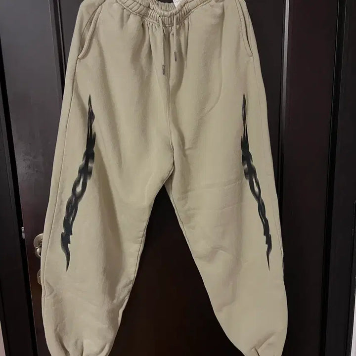 [BUNJANG] Mischief Rhombus Jogger Pants Khaki S / (미노이 입음) 미스치프 롬버스 조거팬츠 카키 S