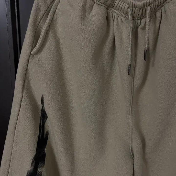 [BUNJANG] Mischief Rhombus Jogger Pants Khaki S / (미노이 입음) 미스치프 롬버스 조거팬츠 카키 S